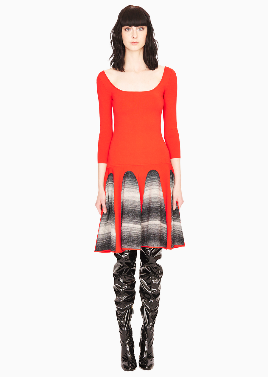 poppy red/tonal grey